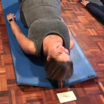 Afhangende schouders recht maken